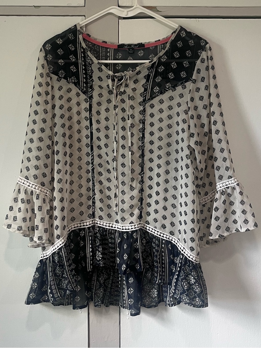 Anne French Cream and Black Boho Sheer Tie Collar Blouse Women’s M